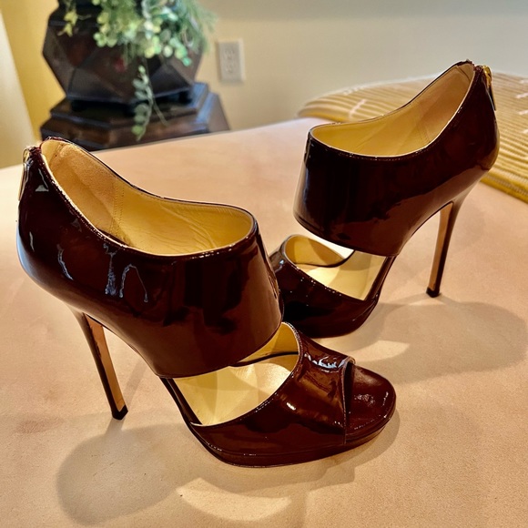 Jimmy Choo size 7.5 burgundy, shiny patent peep toe platforms with back zip. - Picture 5 of 9